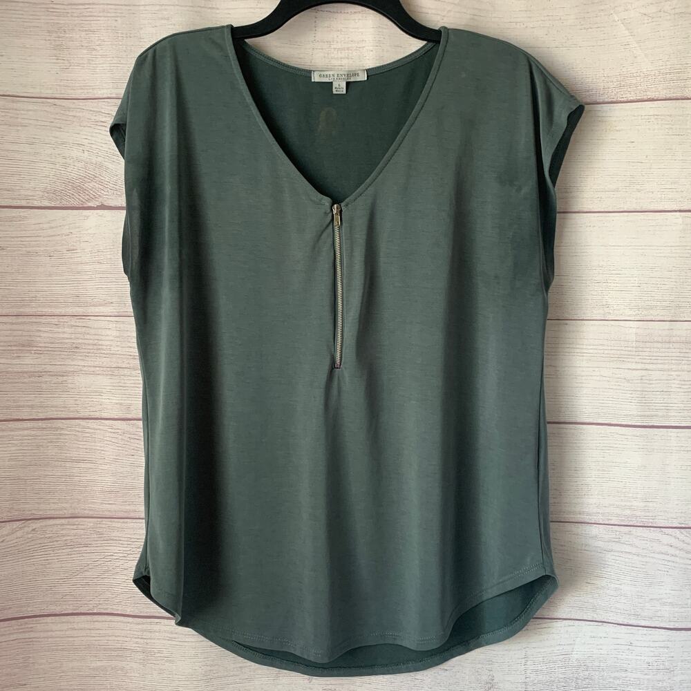 Green Envelope Los Angeles Green Zipper Front Blouse Short Sleeves Size L